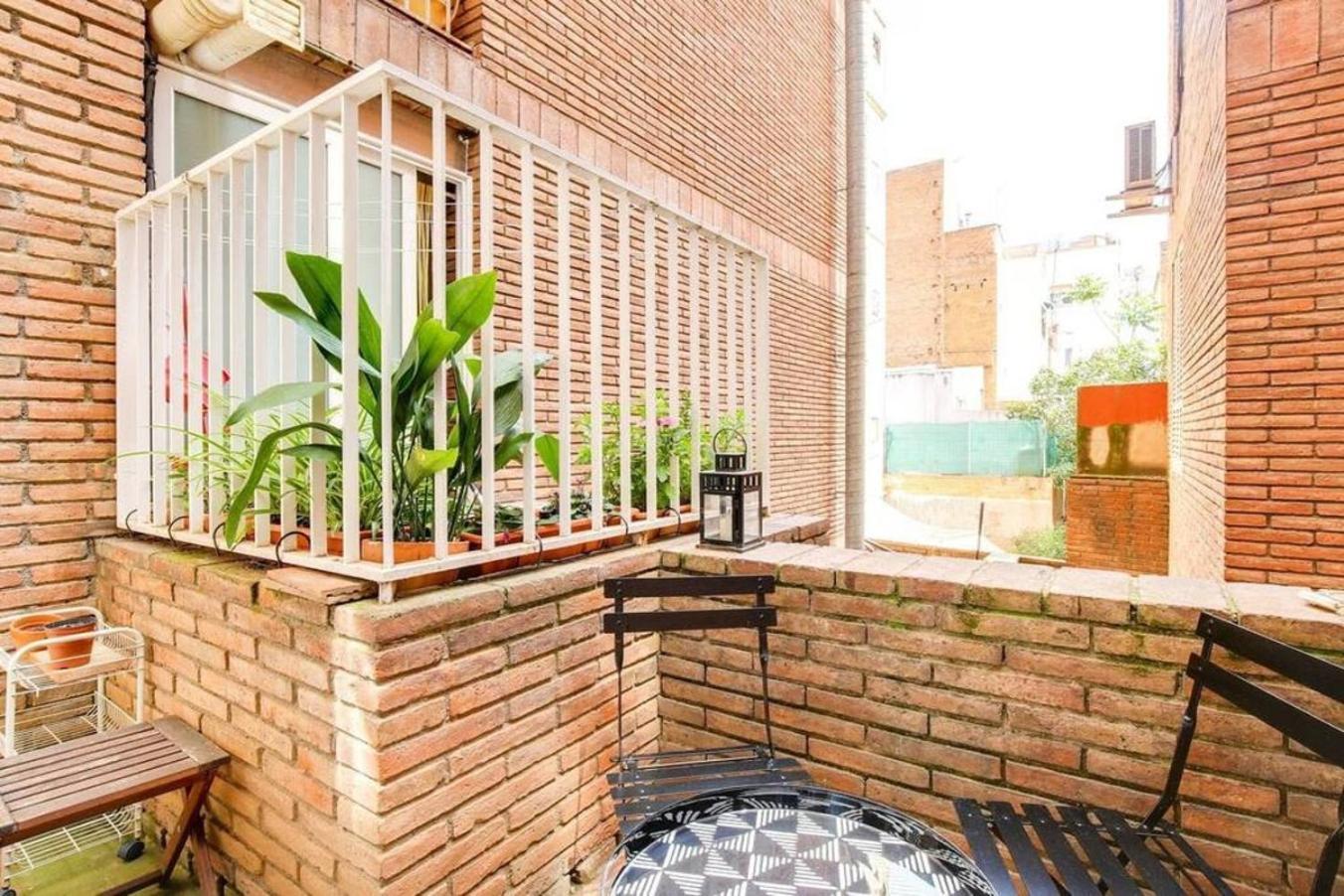 Colorful With Cozy Terrace In Gracia Apartment Barcelona Exterior photo